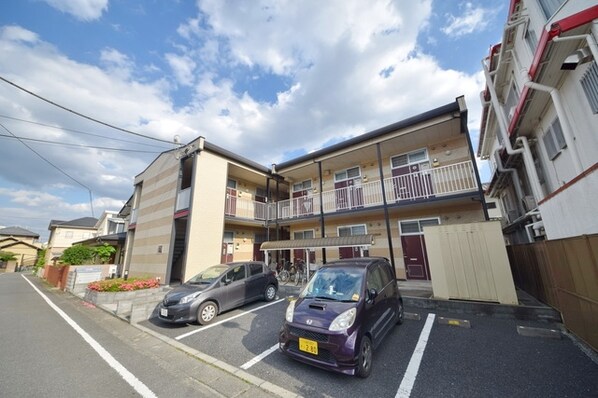 レオパレスCLOVERの物件外観写真